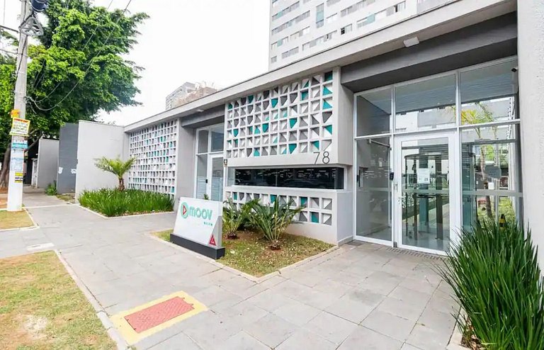 BL1514 - Apto c/ Piscina de frente ao metrô
