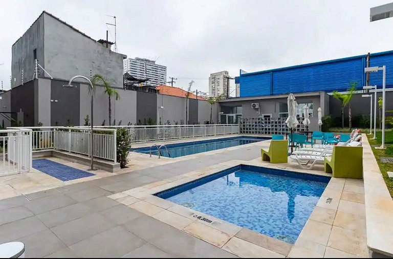 BL1514 - Apto c/ Piscina de frente ao metrô