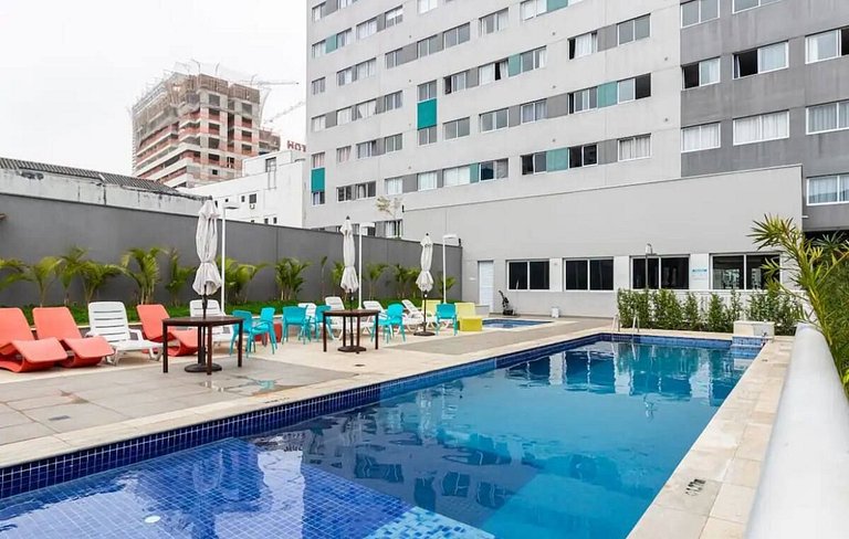 BL1514 - Apto c/ Piscina de frente ao metrô