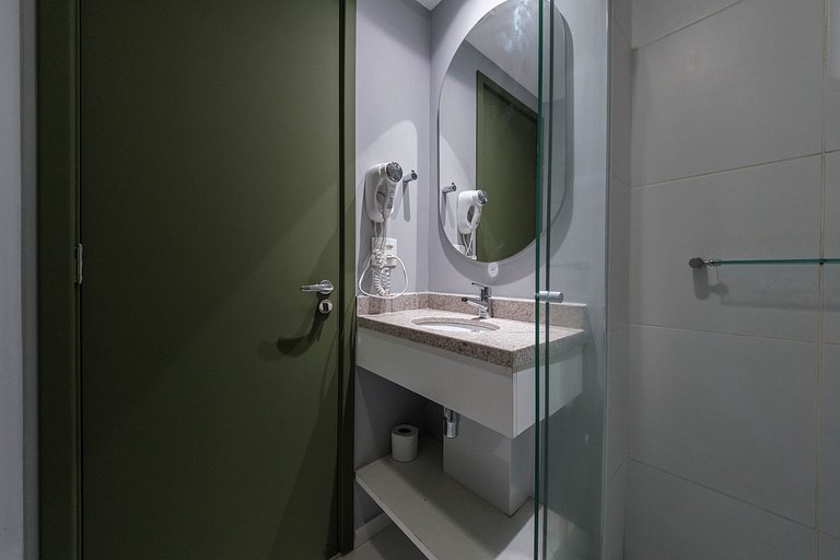 LZ414 - Conforto na Luz: Apto Moderno com Piscina