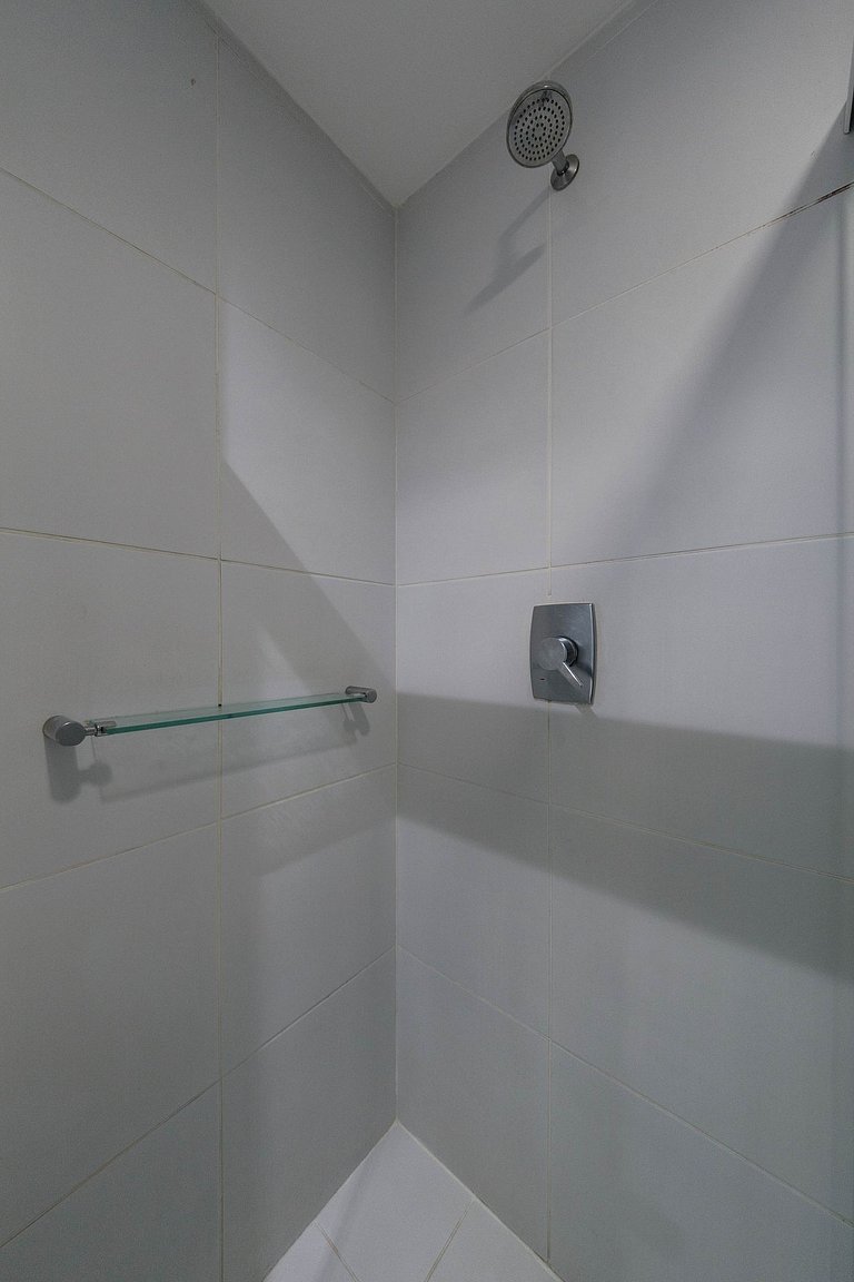 LZ414 - Conforto na Luz: Apto Moderno com Piscina