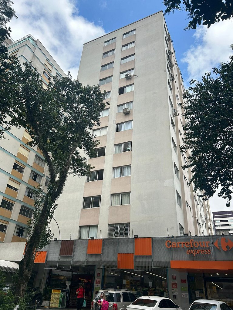 FR901 - Studio Frei Caneca | Próx. à Paulista 350m